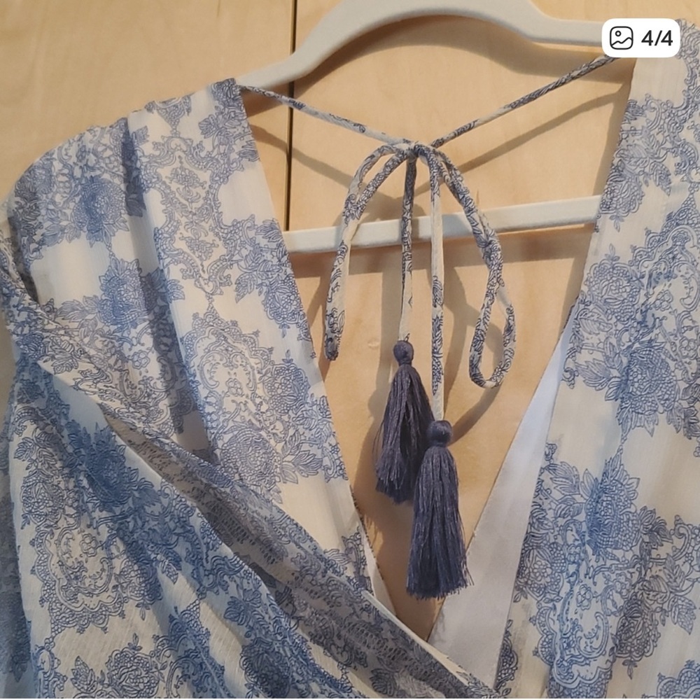 NWT VICI Floral Blue and Cream Dress - Picture 4 of 4